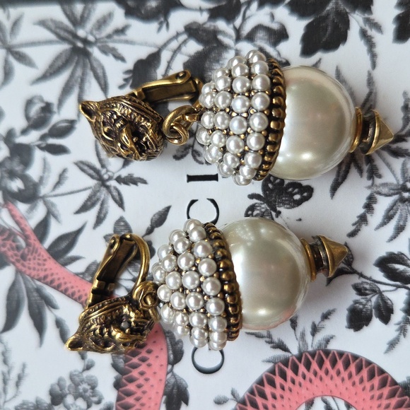 Gucci Pearl and Gold‎ Drop Earrings - Picture 4 of 4